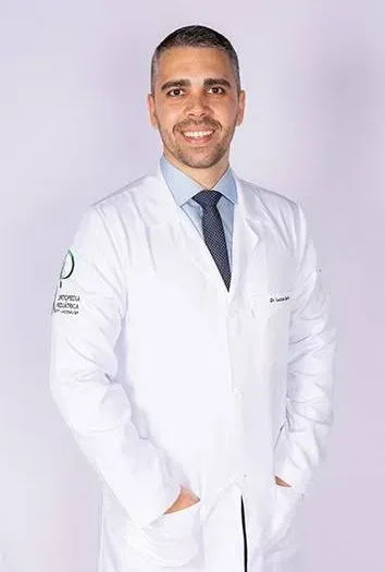 Retrato do Dr. Lucas Barros de jaleco