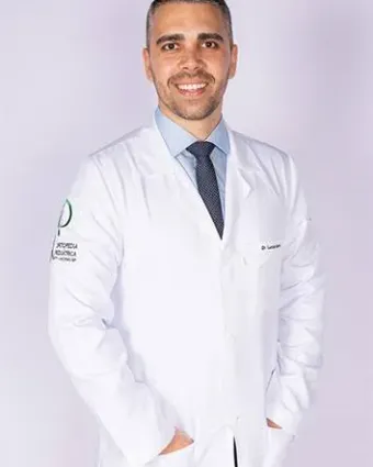 Retrato do Dr. Lucas Barros de jaleco