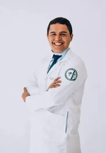 Retrato do Dr. Thiago Mendonça de jaleco
