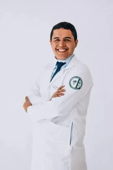 Retrato do Dr. Thiago Mendonça de jaleco