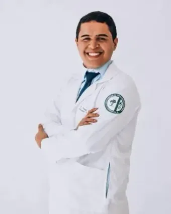 Retrato do Dr. Thiago Mendonça de jaleco